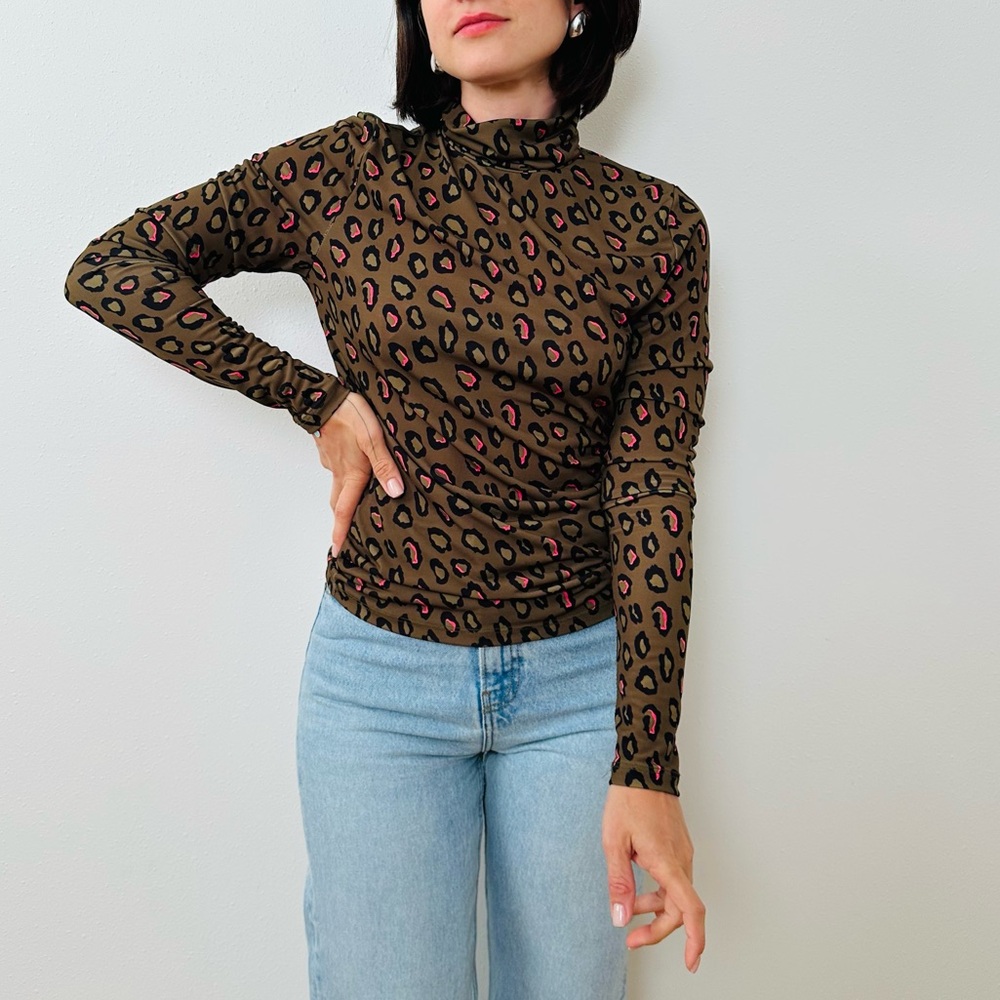 Essential Antwerp Trekking Green Leopard Print Turtleneck Top - Picture 8 of 13